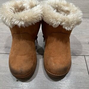 Cat & Jack fur lined boots 9